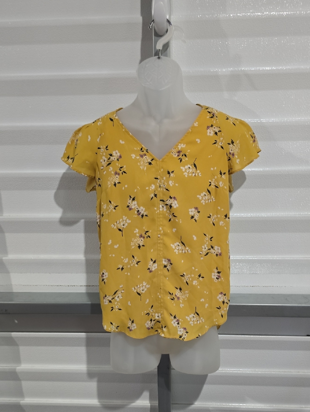 H&M Yellow Floral V-Neck Short Sleeve Blouse Size 2